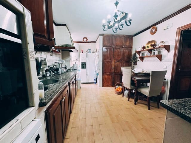 3 bedroom Flat for sale in La Línea de la Concepción - € 223,000 (Ref: 9524336)