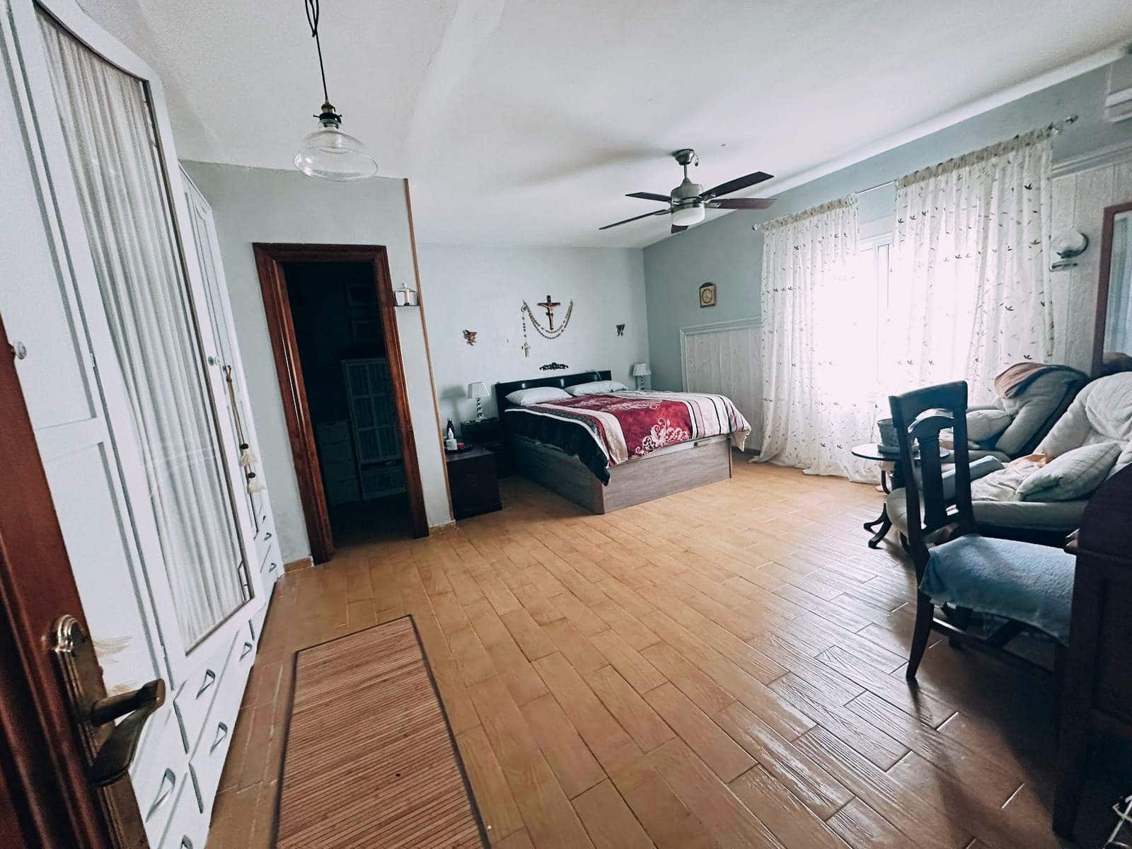 3 bedroom Flat for sale in La Linea de la Concepcion - € 223,000 (Ref: 9524336)