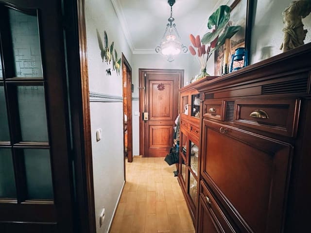 3 bedroom Flat for sale in La Línea de la Concepción - € 223,000 (Ref: 9524336)