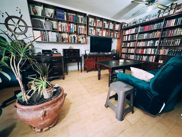 3 bedroom Flat for sale in La Línea de la Concepción - € 223,000 (Ref: 9524336)