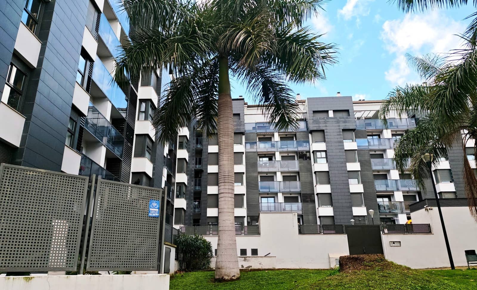 2 bedroom Apartment for sale in Algeciras with pool garage - € 190,000 (Ref: 9524337)