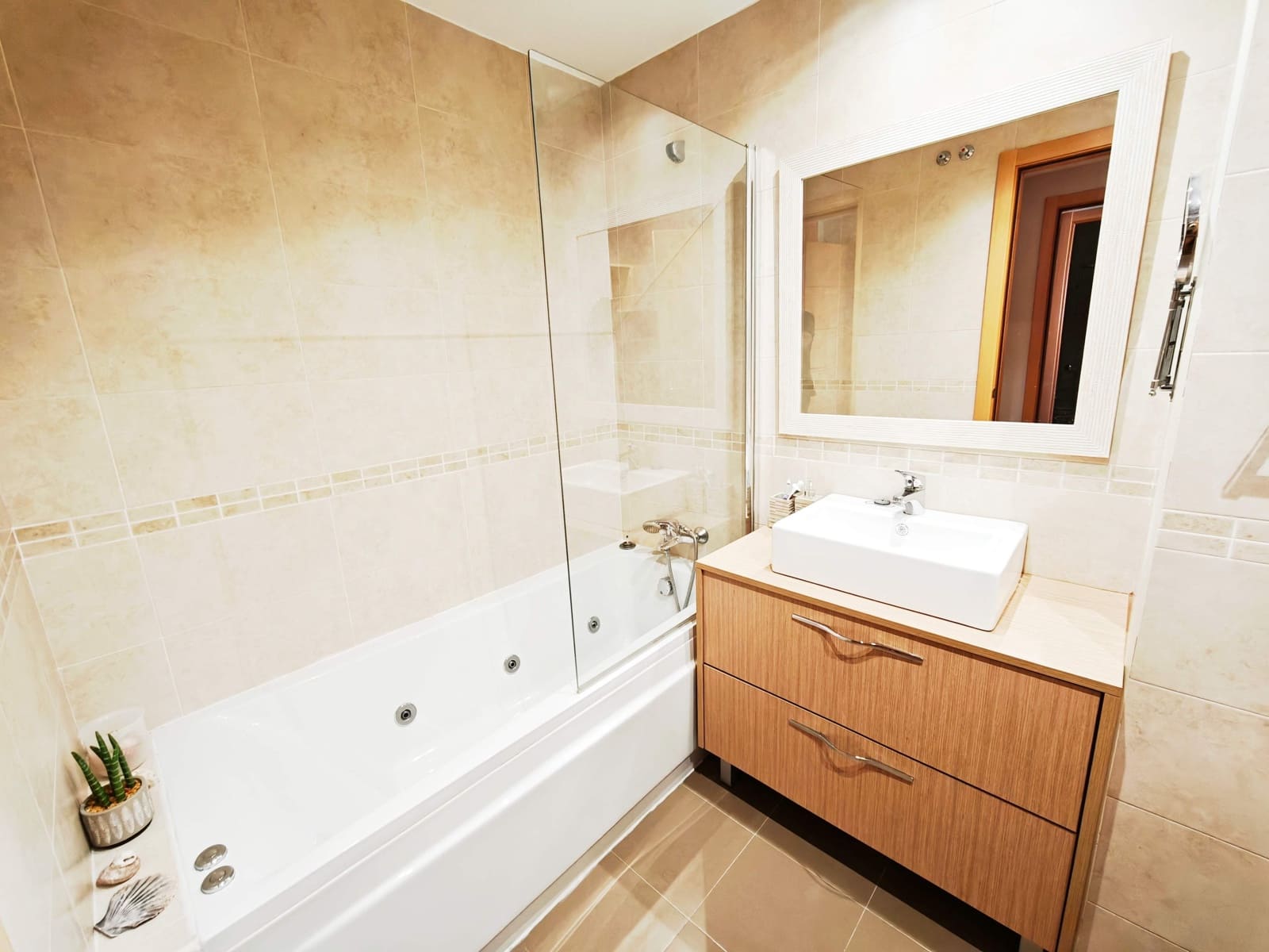 2 bedroom Apartment for sale in Algeciras with pool garage - € 190,000 (Ref: 9524337)