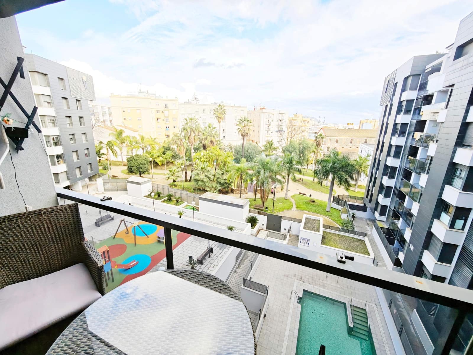 2 bedroom Apartment for sale in Algeciras with pool garage - € 190,000 (Ref: 9524337)