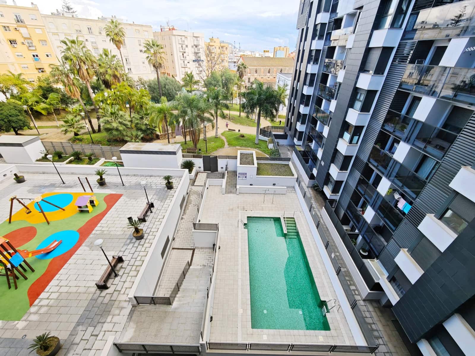 2 bedroom Apartment for sale in Algeciras with pool garage - € 190,000 (Ref: 9524337)