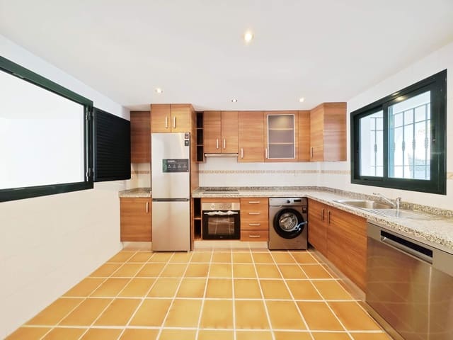 Adosado de 3 habitaciones en Manilva en venta con piscina garaje - 590.000 € (Ref: 9530584)