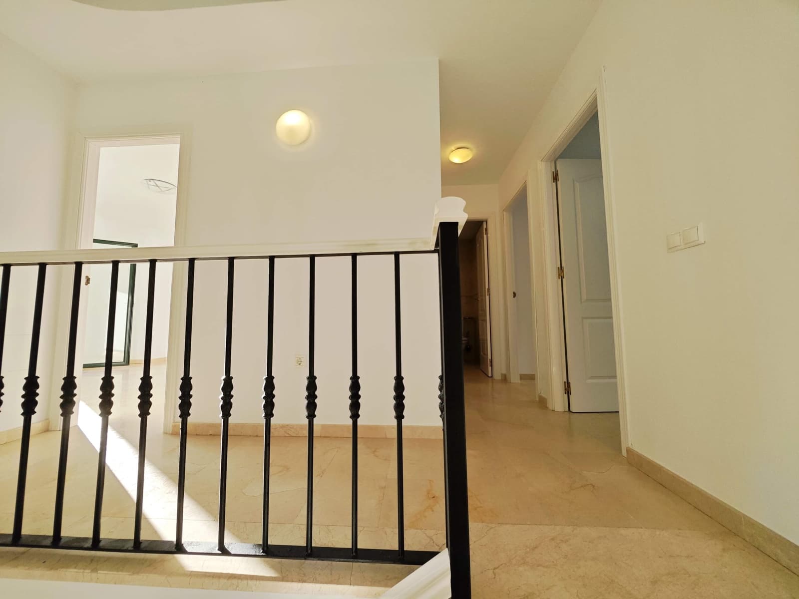 Adosado de 3 habitaciones en Manilva en venta con piscina garaje - 590.000 € (Ref: 9530584)