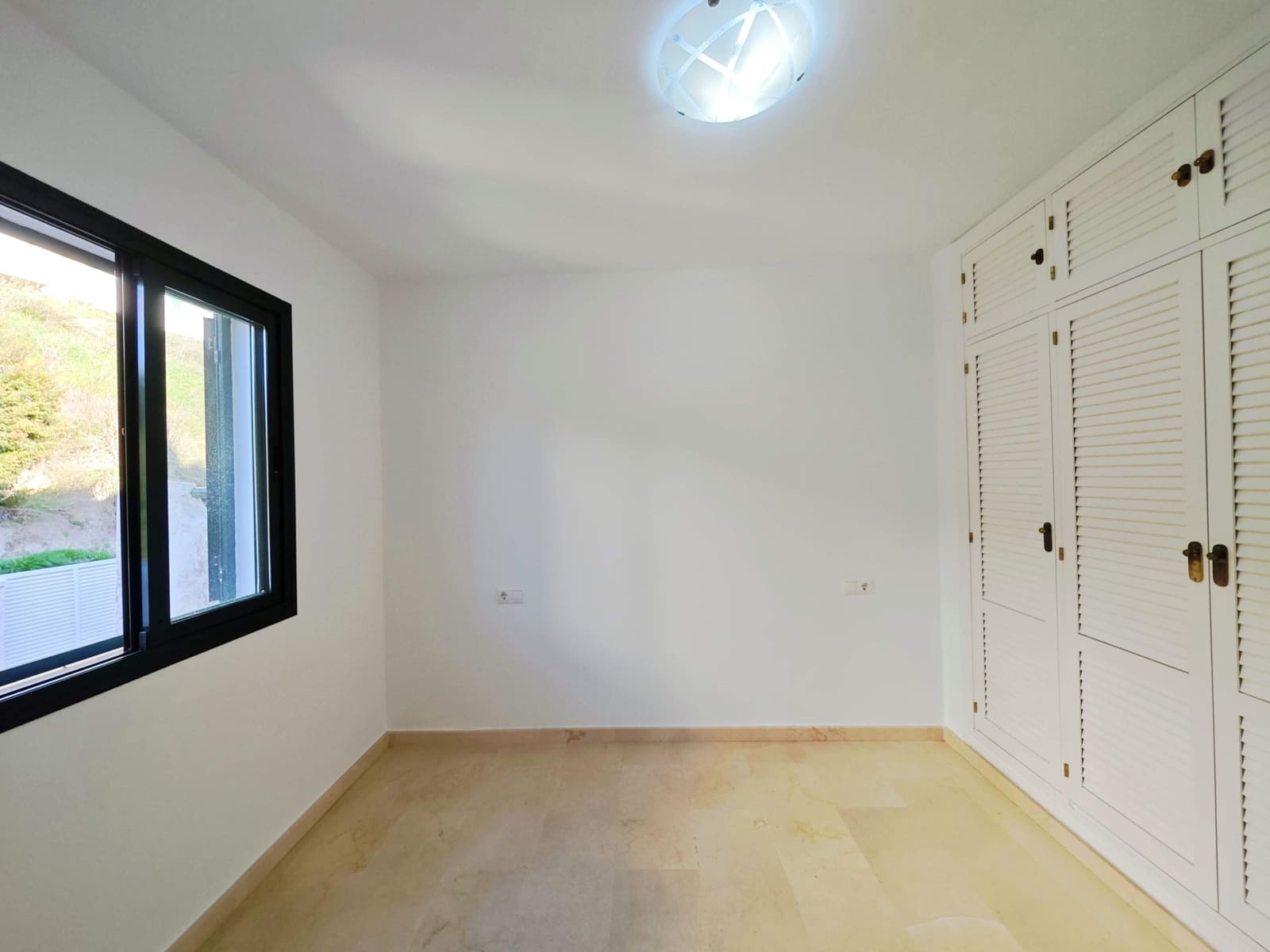 Adosado de 3 habitaciones en Manilva en venta con piscina garaje - 590.000 € (Ref: 9530584)