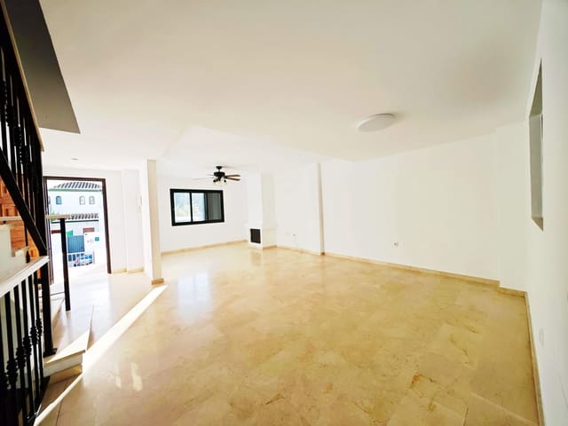 Adosado de 3 habitaciones en Manilva en venta con piscina garaje - 590.000 € (Ref: 9530584)