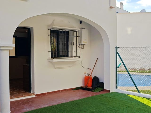 Adosado de 3 habitaciones en Manilva en venta con piscina garaje - 590.000 € (Ref: 9530584)