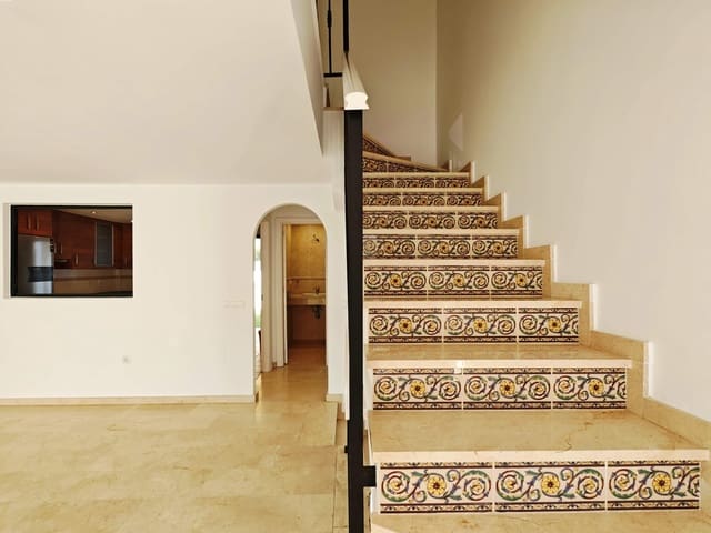 Adosado de 3 habitaciones en Manilva en venta con piscina garaje - 590.000 € (Ref: 9530584)