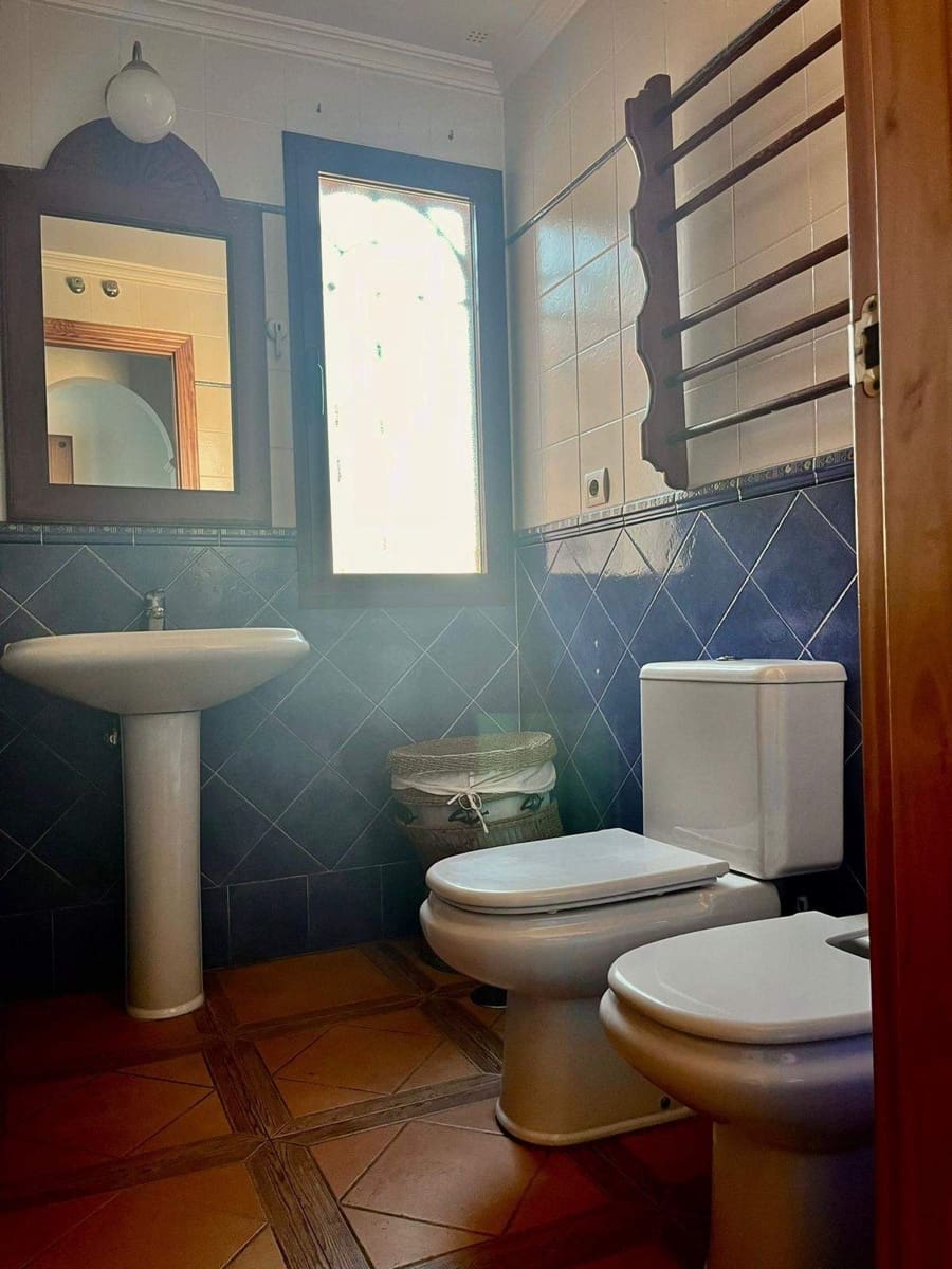 2 makuuhuone Asunto myytävänä paikassa La Linea de la Concepcion mukana uima-altaan 
autotalli - 208 000 € (Ref: 9533783)