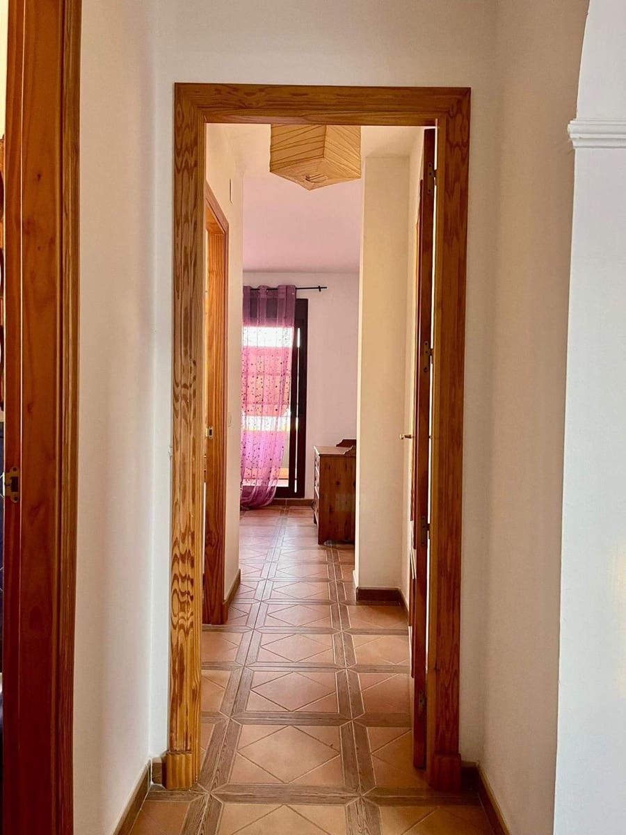 2 makuuhuone Asunto myytävänä paikassa La Linea de la Concepcion mukana uima-altaan 
autotalli - 208 000 € (Ref: 9533783)