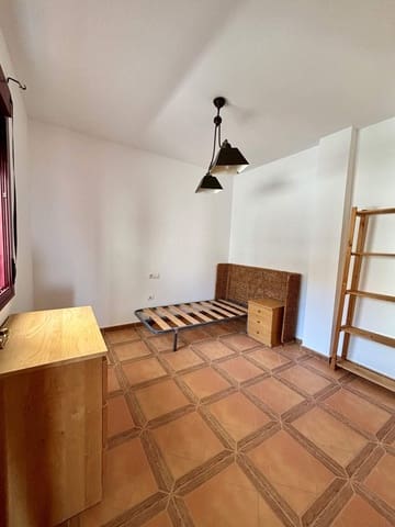 2 makuuhuone Asunto myytävänä paikassa La Línea de la Concepción mukana uima-altaan 
autotalli - 208 000 € (Ref: 9533783)