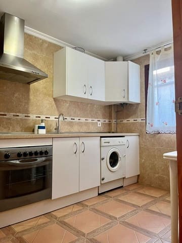 2 makuuhuone Asunto myytävänä paikassa La Línea de la Concepción mukana uima-altaan 
autotalli - 208 000 € (Ref: 9533783)