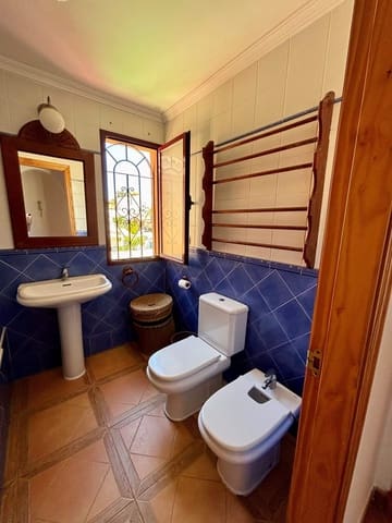 2 makuuhuone Asunto myytävänä paikassa La Línea de la Concepción mukana uima-altaan 
autotalli - 208 000 € (Ref: 9533783)