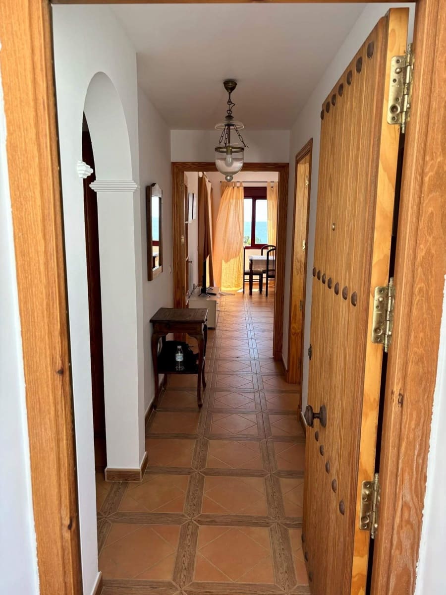 2 makuuhuone Asunto myytävänä paikassa La Linea de la Concepcion mukana uima-altaan 
autotalli - 208 000 € (Ref: 9533783)