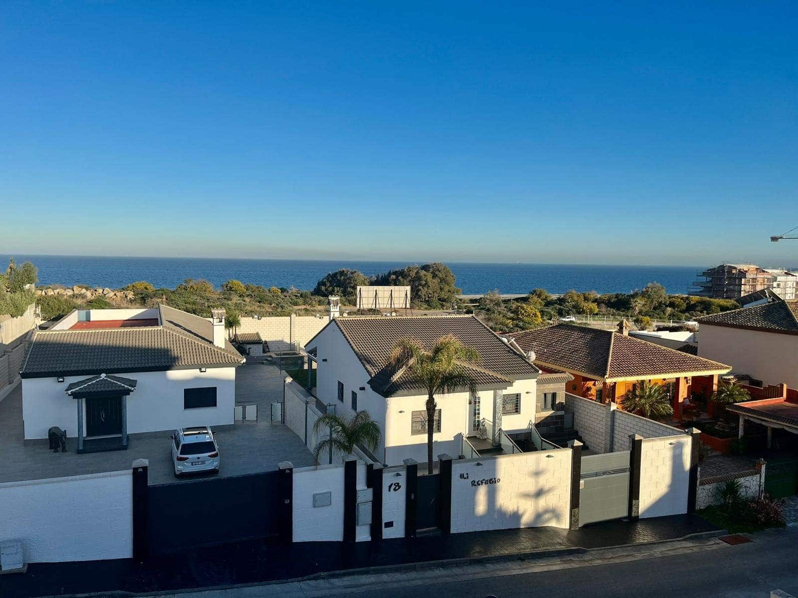 2 makuuhuone Asunto myytävänä paikassa La Linea de la Concepcion mukana uima-altaan 
autotalli - 208 000 € (Ref: 9533783)