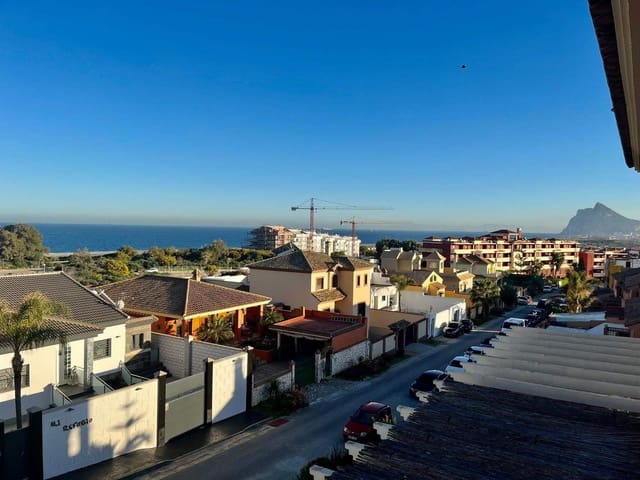 2 makuuhuone Asunto myytävänä paikassa La Línea de la Concepción mukana uima-altaan 
autotalli - 208 000 € (Ref: 9533783)