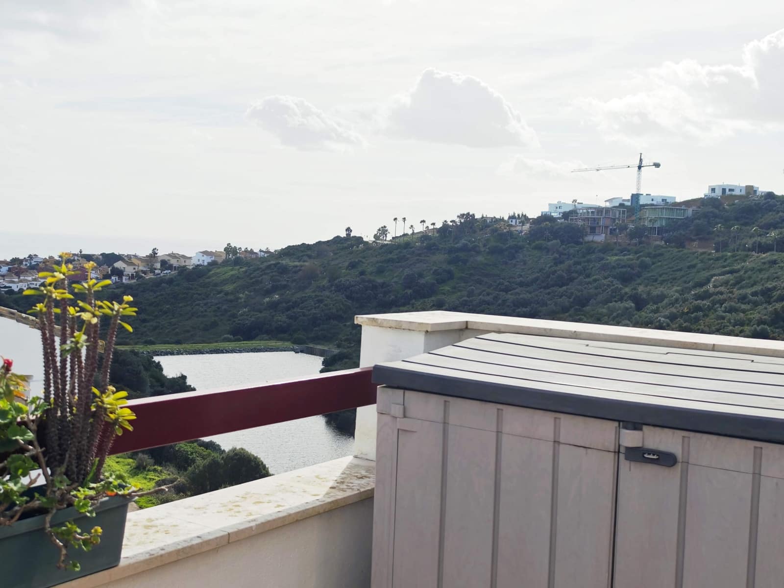 2 makuuhuone Kattohuoneisto myytävänä paikassa La Alcaidesa mukana uima-altaan 
autotalli - 350 000 € (Ref: 9533784)