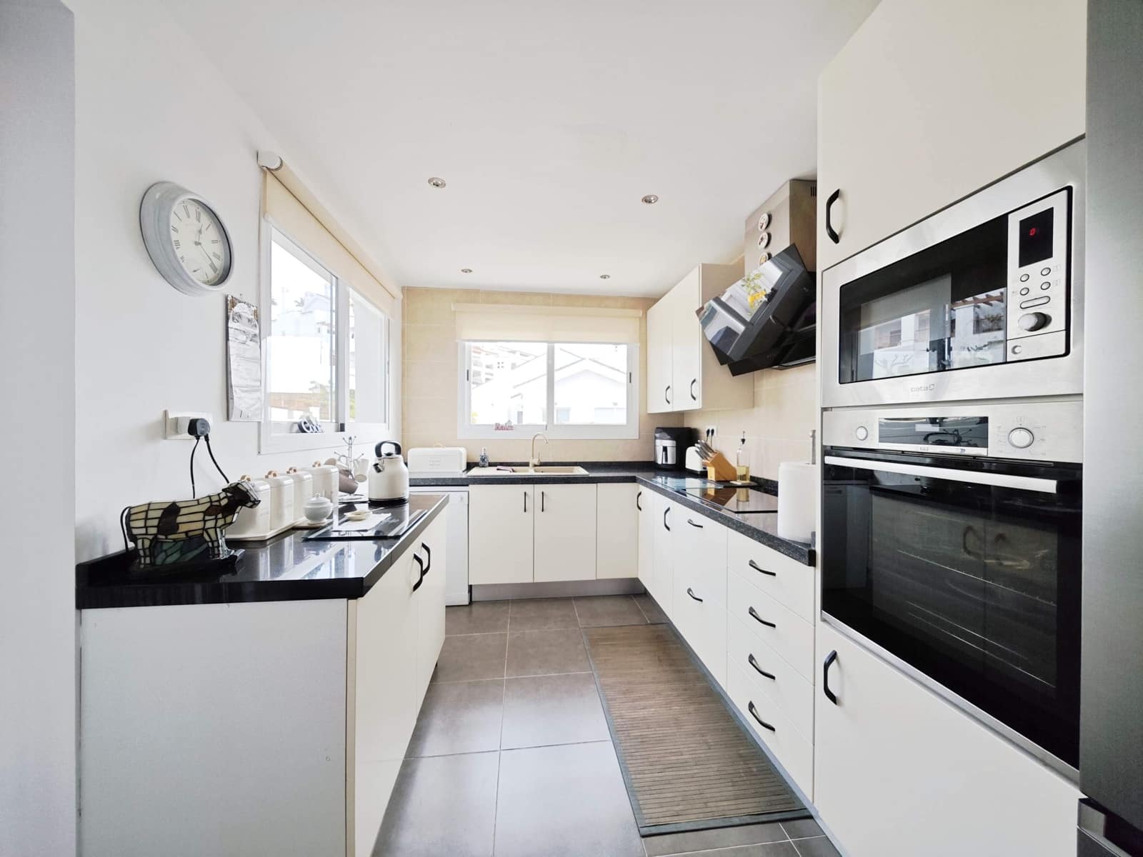 2 makuuhuone Kattohuoneisto myytävänä paikassa La Alcaidesa mukana uima-altaan 
autotalli - 350 000 € (Ref: 9533784)