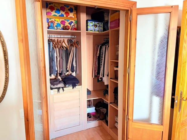 3 sovrum Hus till salu i La Línea de la Concepción - 240 000 € (Ref: 9535970)