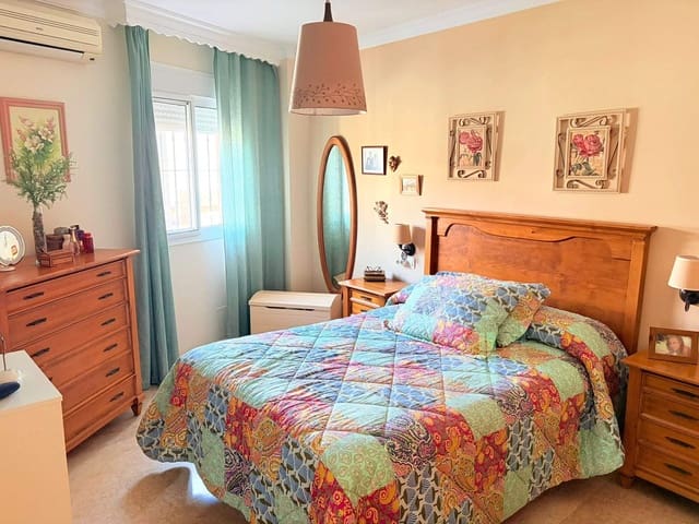 3 sovrum Hus till salu i La Línea de la Concepción - 240 000 € (Ref: 9535970)