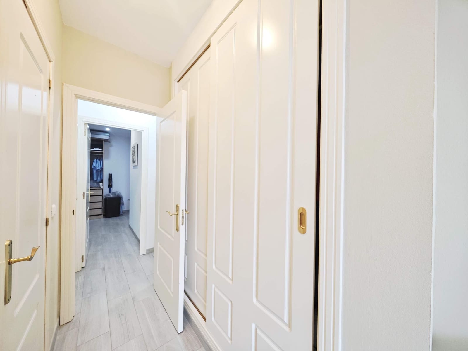 2 soverom Leilighet til salgs i La Linea de la Concepcion med svømmebasseng - € 194 000 (Ref: 9548228)