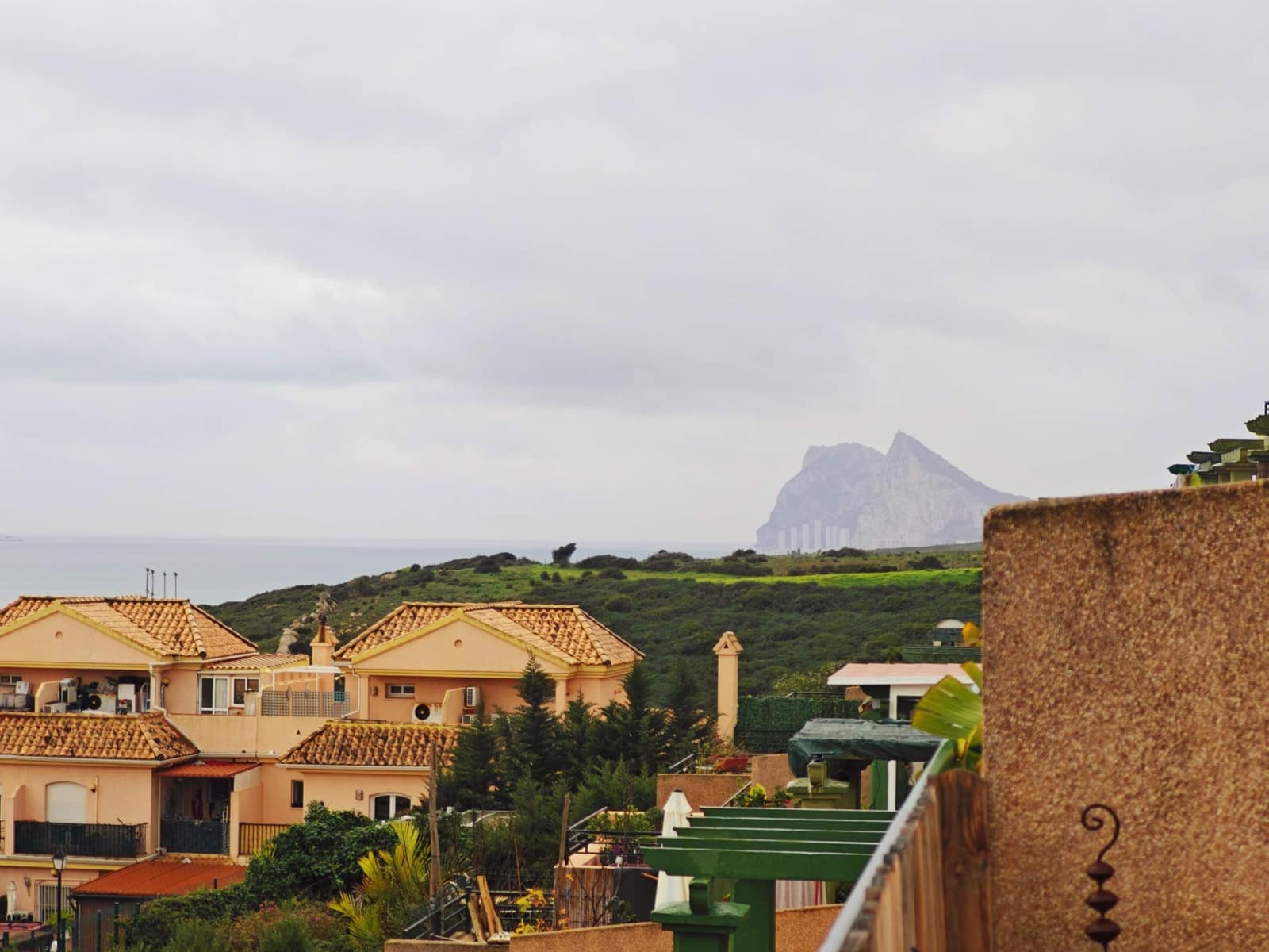 2 soverom Leilighet til salgs i La Linea de la Concepcion med svømmebasseng - € 194 000 (Ref: 9548228)