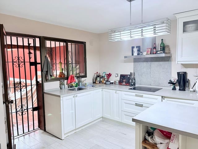 Adosado de 4 habitaciones en San Roque en venta con garaje - 450.000 € (Ref: 9551529)