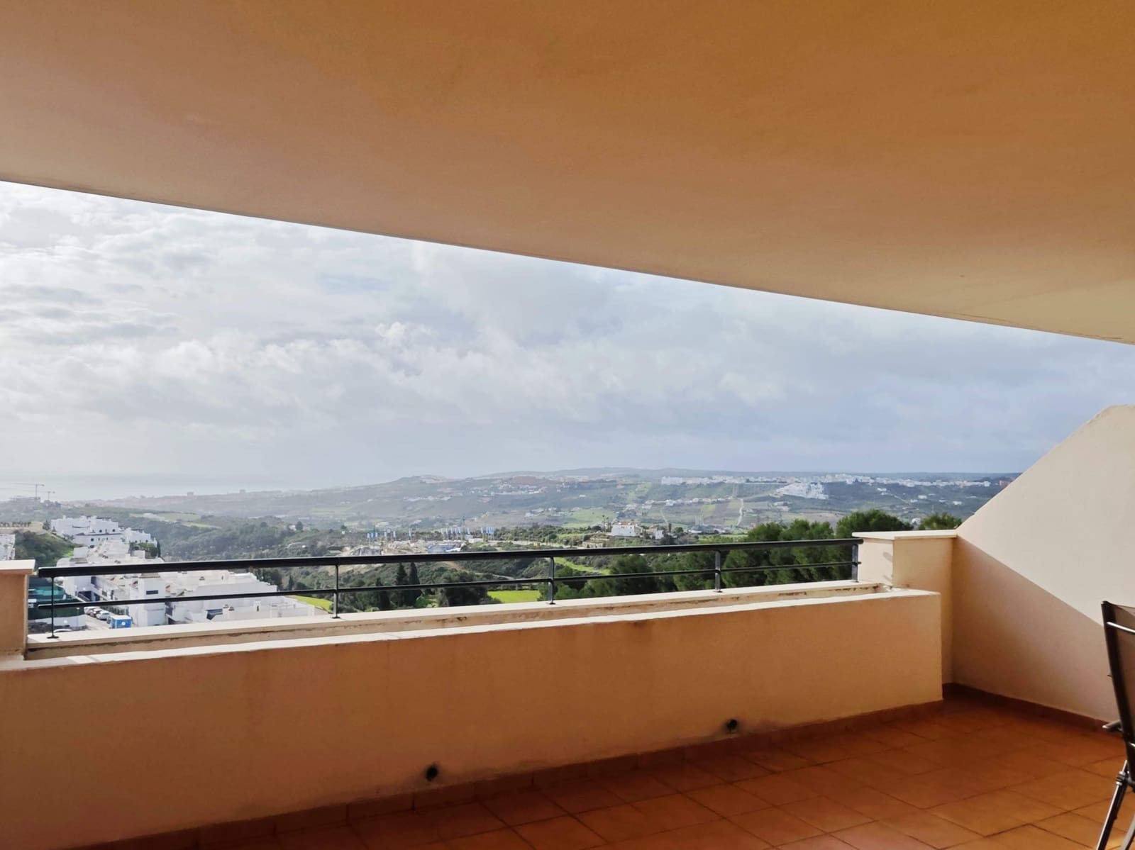 Piso de 3 habitaciones en Casares en venta con piscina - 245.000 € (Ref: 9557952)