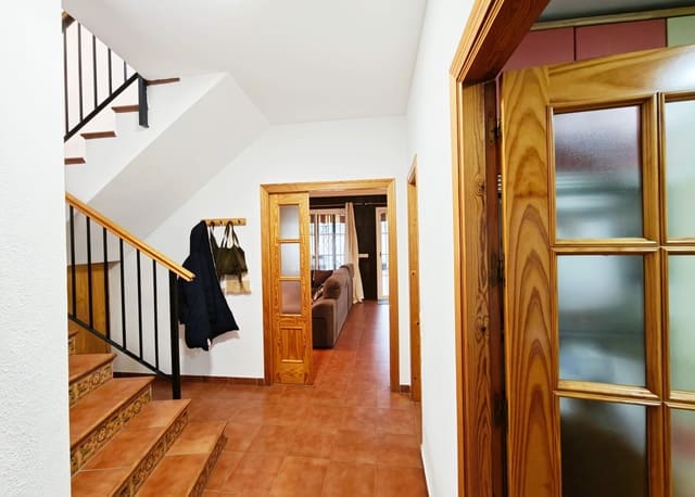 4 soveværelse Rækkehus til salg i Algeciras - € 300.000 (Ref: 9561829)