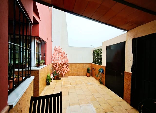 4 soveværelse Rækkehus til salg i Algeciras - € 300.000 (Ref: 9561829)