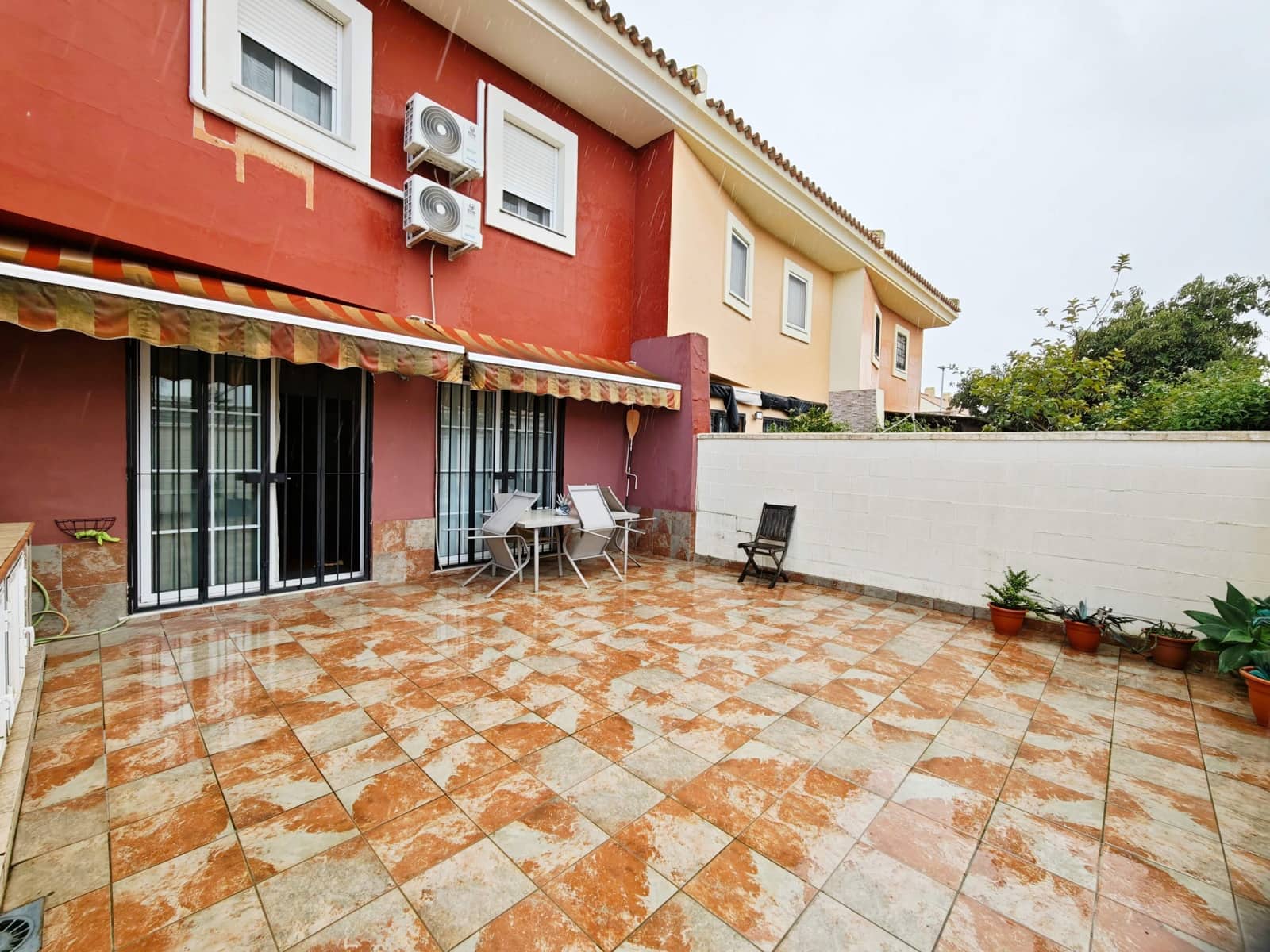 4 soveværelse Rækkehus til salg i Algeciras - € 300.000 (Ref: 9561829)