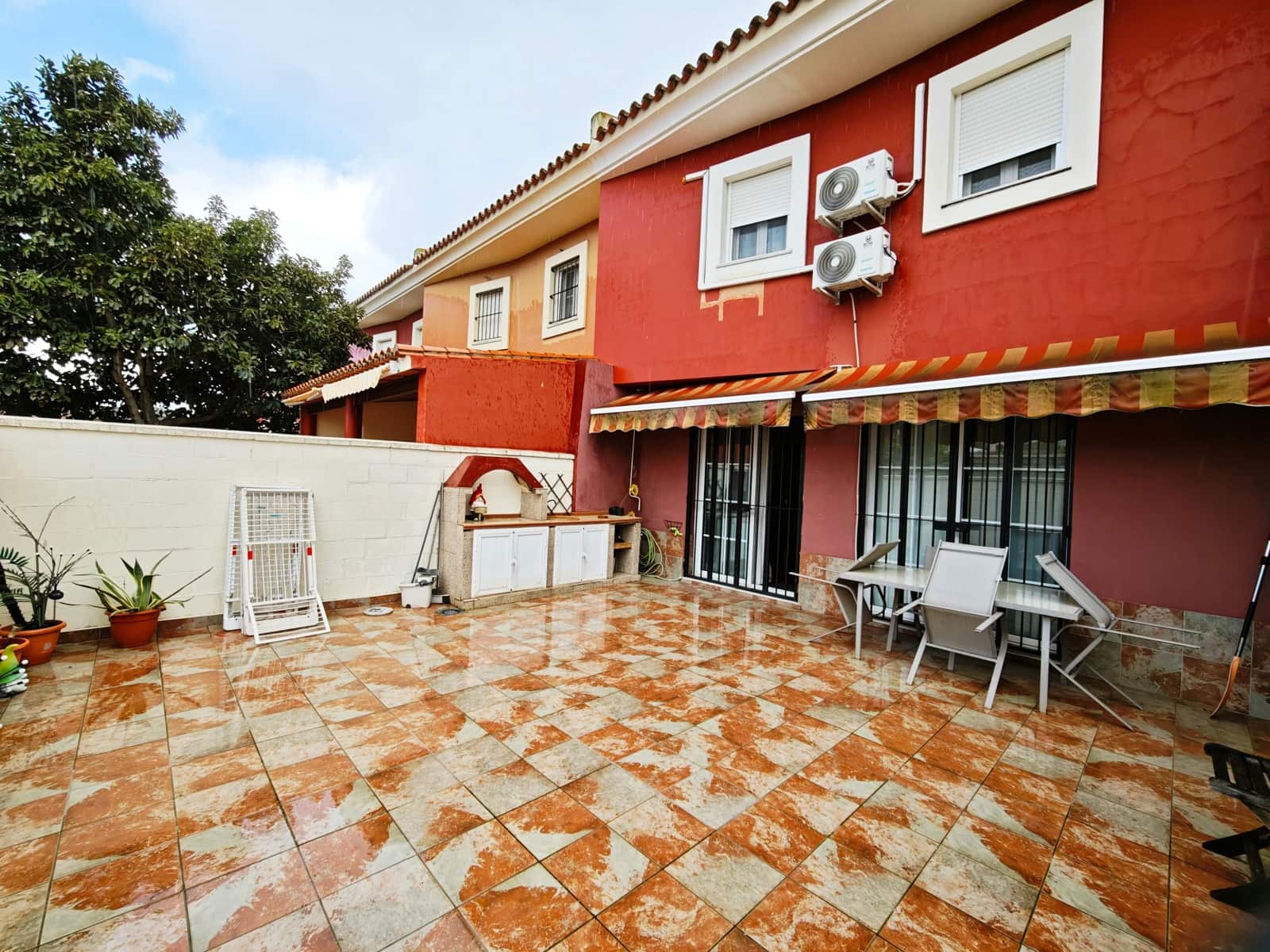 4 soveværelse Rækkehus til salg i Algeciras - € 300.000 (Ref: 9561829)