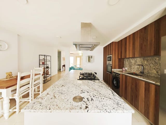 4 quarto Moradia para venda em San Roque com piscina - 550 000 € (Ref: 9565295)