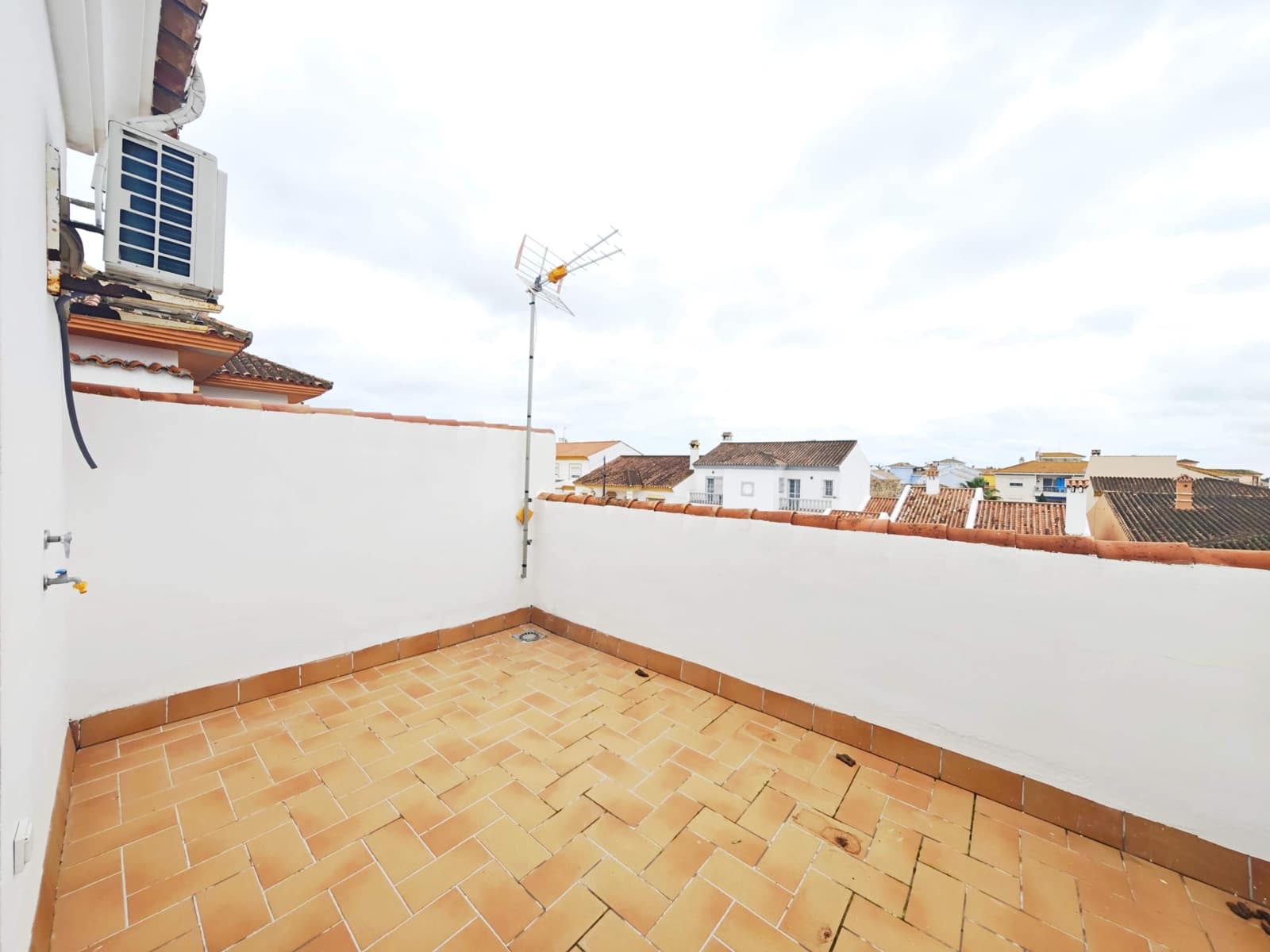 4 bedroom Villa for sale in San Roque with pool - € 550,000 (Ref: 9565295)