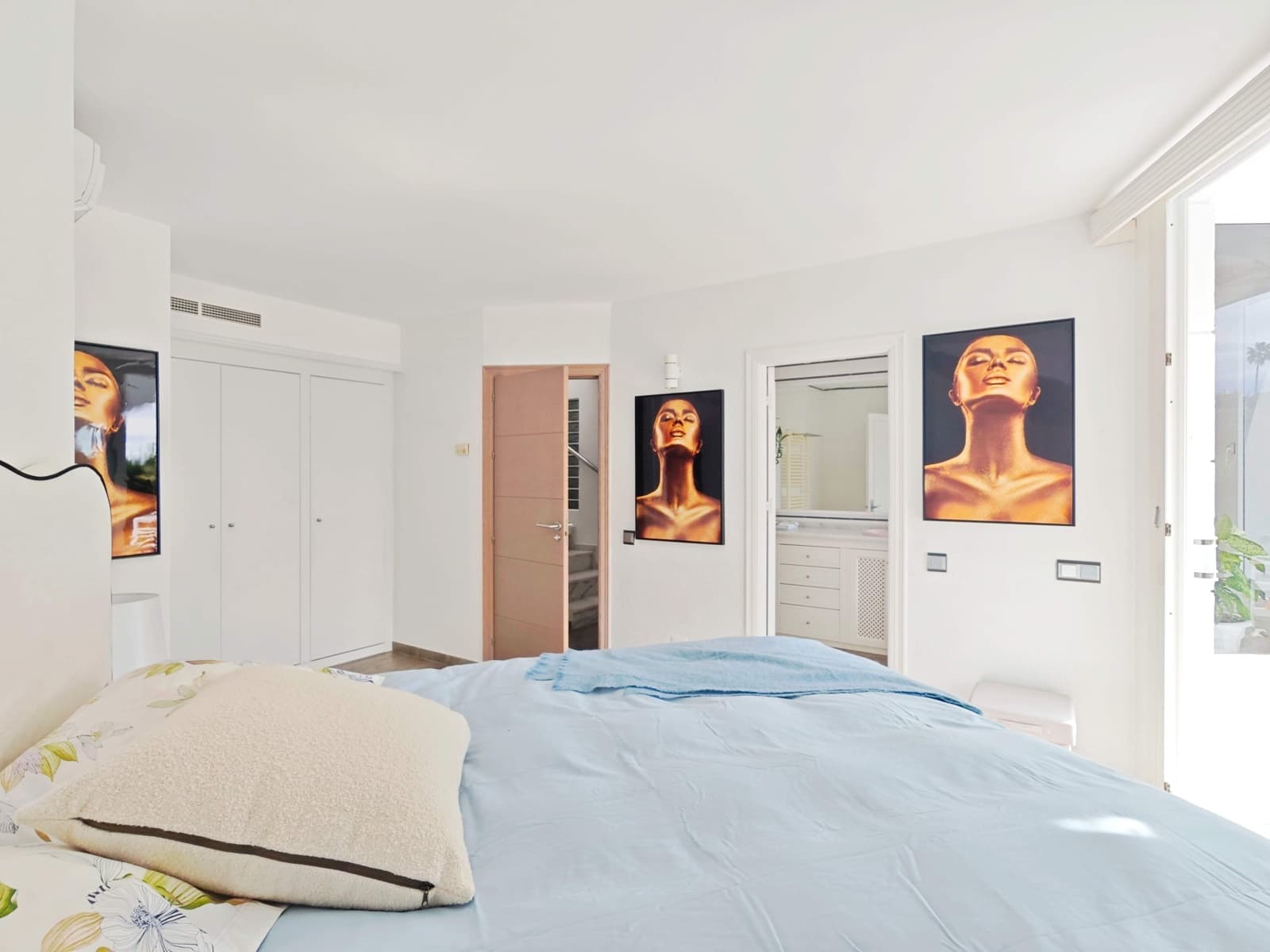 3 bedroom Villa for sale in Sitio de Calahonda with pool - € 690,000 (Ref: 9596168)