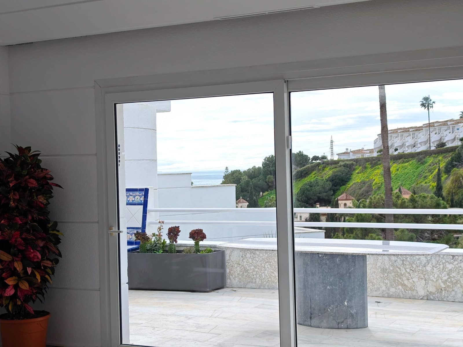 3 bedroom Villa for sale in Sitio de Calahonda with pool - € 690,000 (Ref: 9596168)