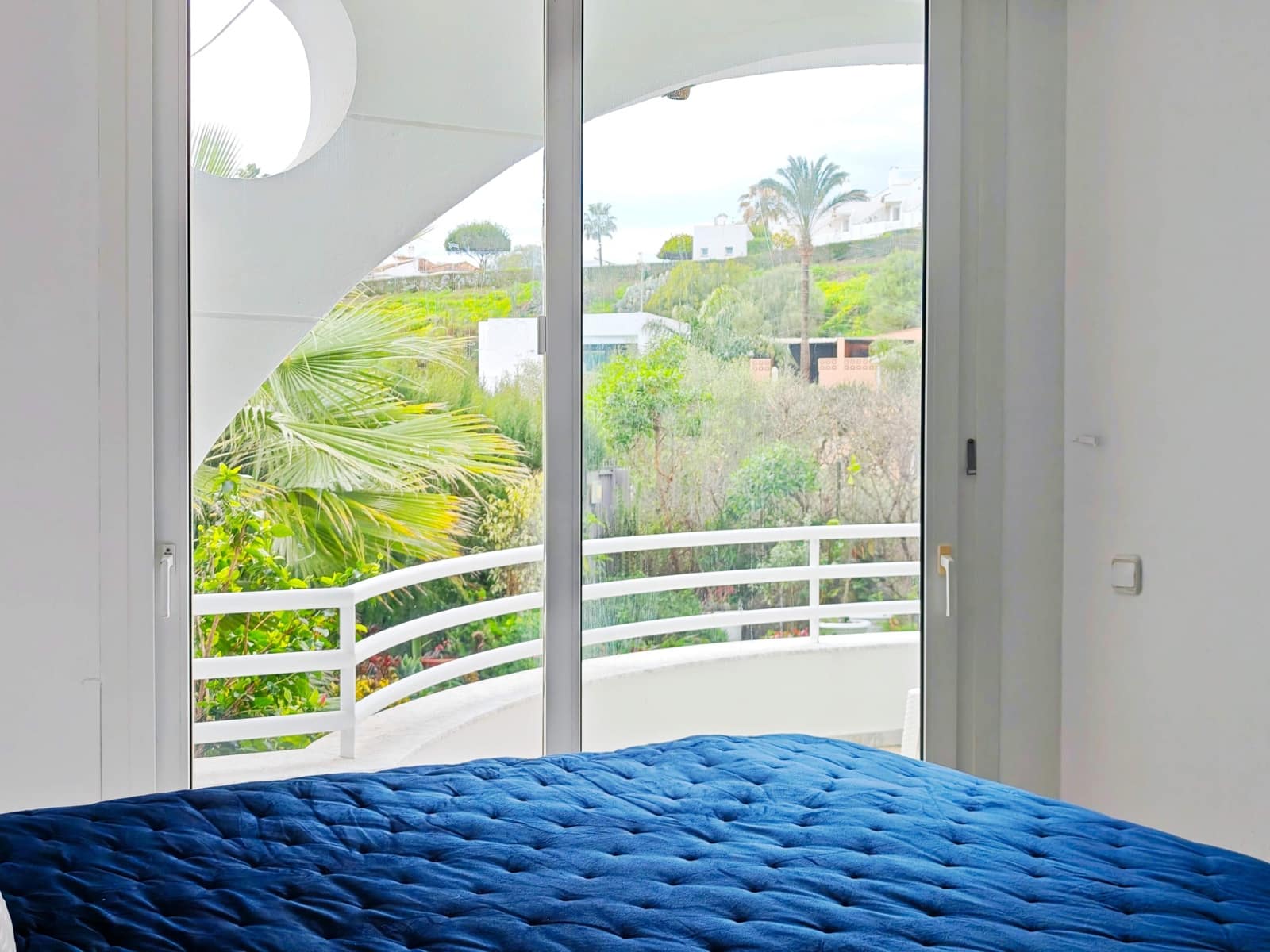 3 bedroom Villa for sale in Sitio de Calahonda with pool - € 690,000 (Ref: 9596168)