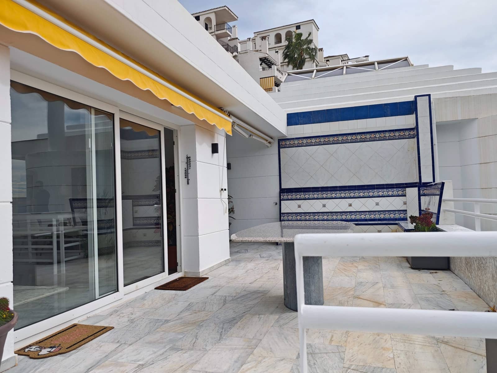 3 bedroom Villa for sale in Sitio de Calahonda with pool - € 690,000 (Ref: 9596168)