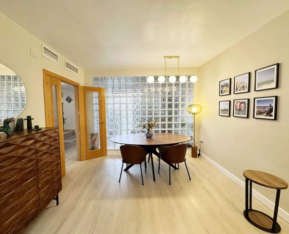 3 soveværelse Rækkehus til salg i Algeciras med swimmingpool garage - € 300.000 (Ref: 9599579)