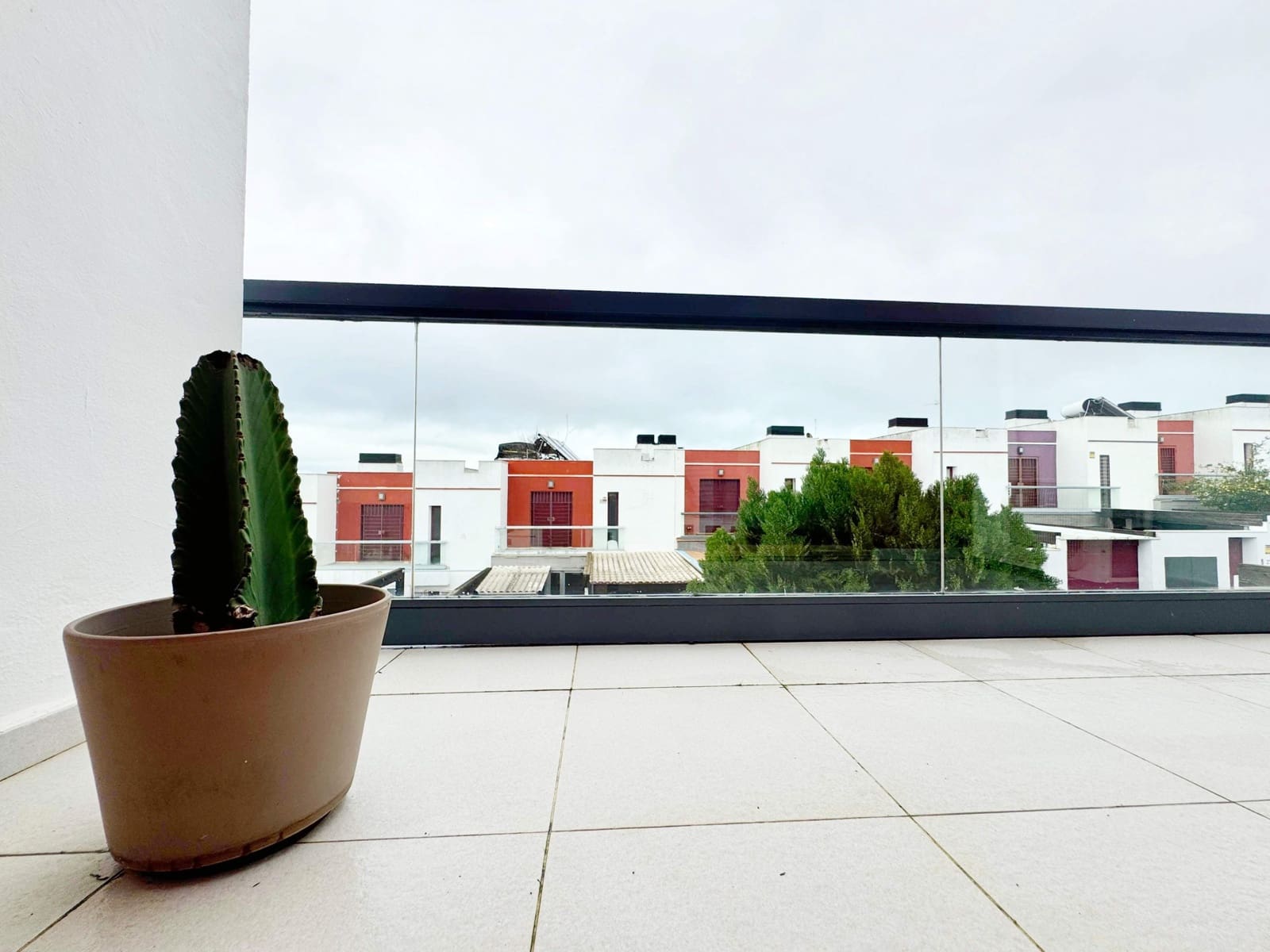 3 soveværelse Rækkehus til salg i Algeciras med swimmingpool garage - € 300.000 (Ref: 9599579)