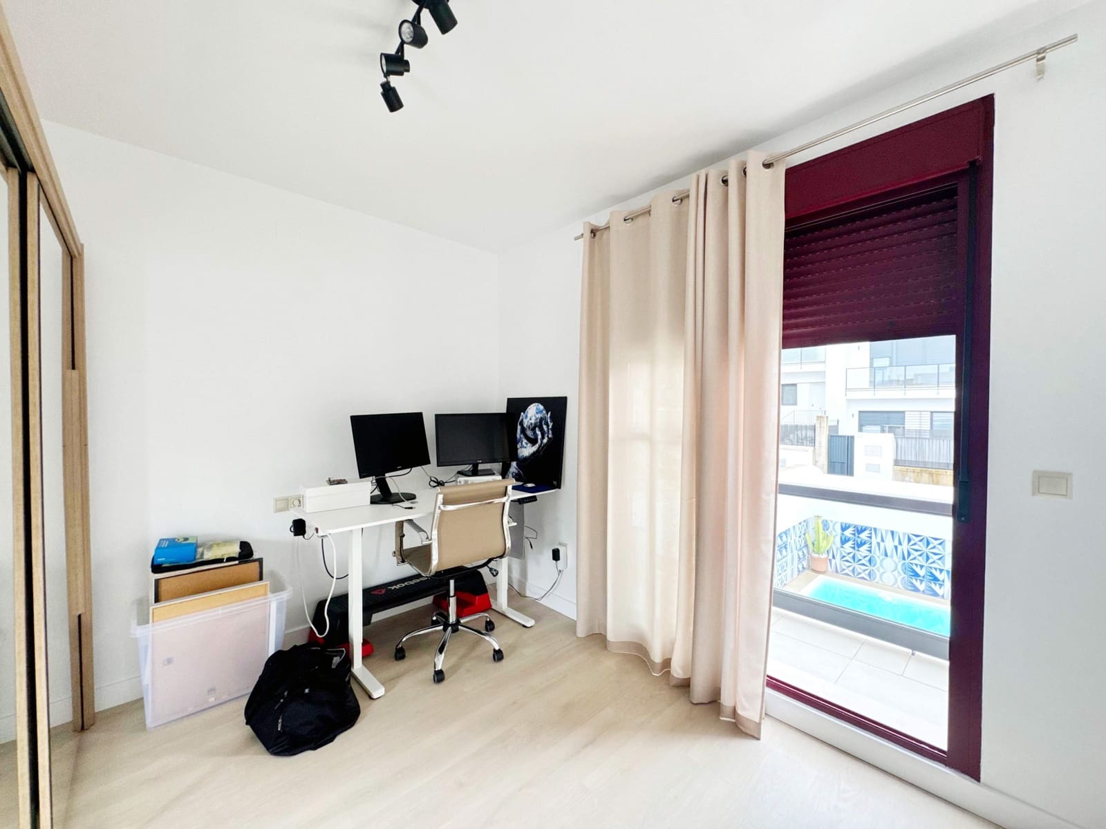 3 soveværelse Rækkehus til salg i Algeciras med swimmingpool garage - € 300.000 (Ref: 9599579)