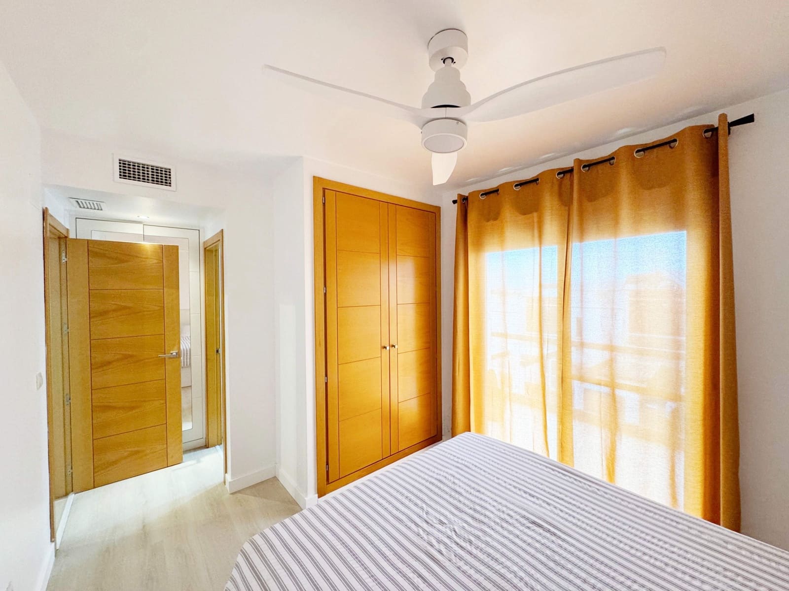 3 soveværelse Rækkehus til salg i Algeciras med swimmingpool garage - € 300.000 (Ref: 9599579)