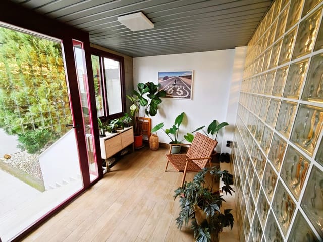 3 soveværelse Rækkehus til salg i Algeciras med swimmingpool garage - € 300.000 (Ref: 9599579)