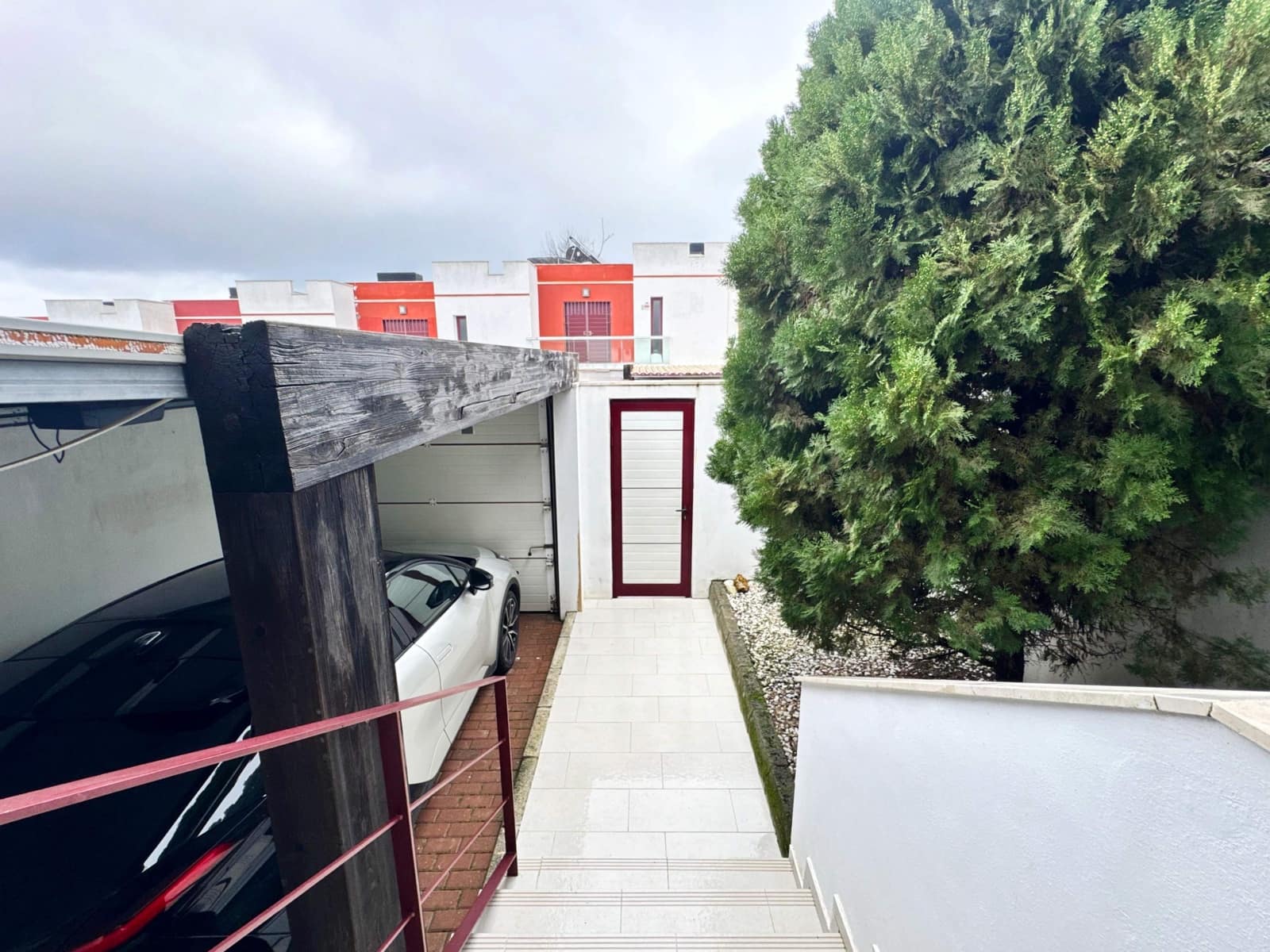 3 soveværelse Rækkehus til salg i Algeciras med swimmingpool garage - € 300.000 (Ref: 9599579)