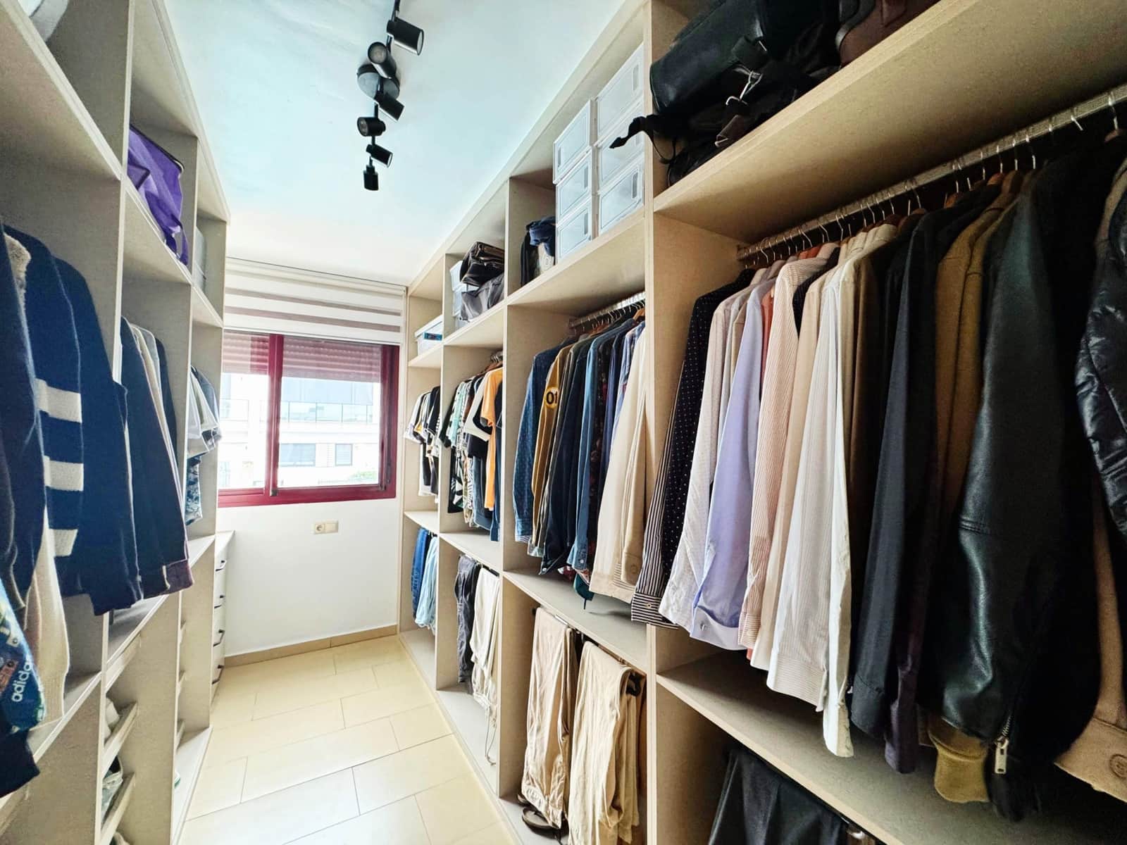 3 soveværelse Rækkehus til salg i Algeciras med swimmingpool garage - € 300.000 (Ref: 9599579)