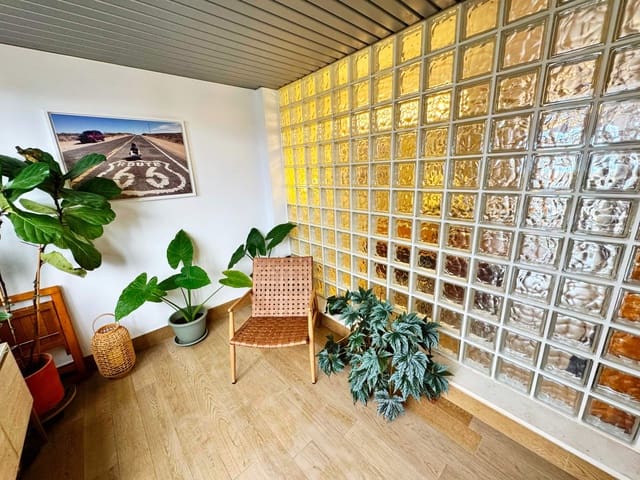 3 soveværelse Rækkehus til salg i Algeciras med swimmingpool garage - € 300.000 (Ref: 9599579)