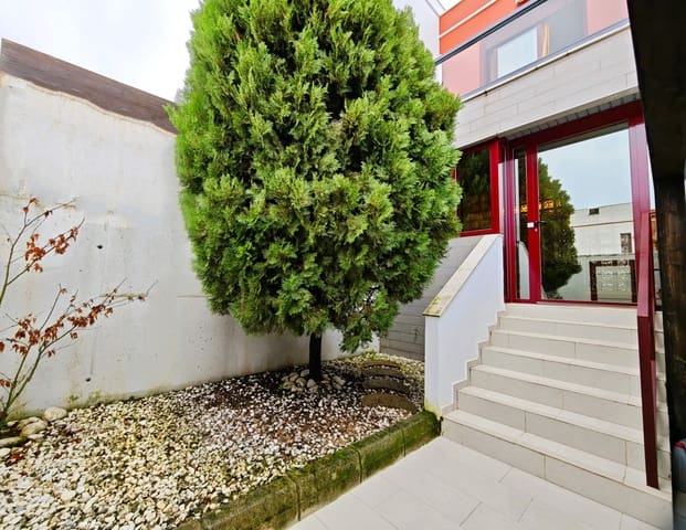 3 soveværelse Rækkehus til salg i Algeciras med swimmingpool garage - € 300.000 (Ref: 9599579)