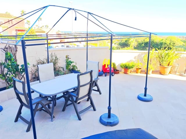 Adosado de 3 habitaciones en La Línea de la Concepción en venta con piscina garaje - 335.000 € (Ref: 9608109)